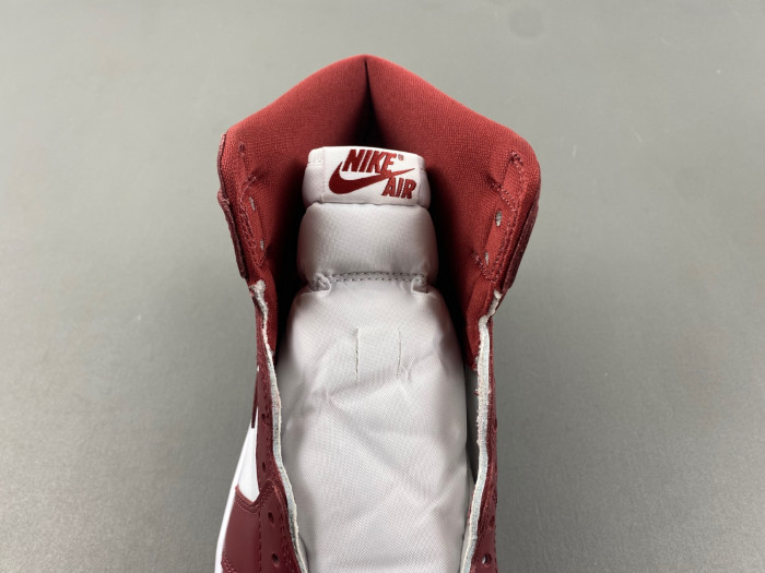 Air Jordan 1 High OG “Team Red”  DZ5485-160
