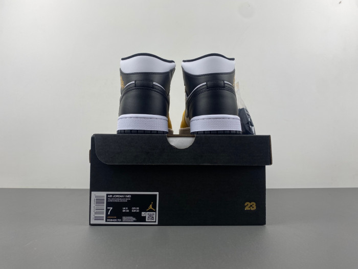 Air Jordan 1 Mid  DQ8426-701