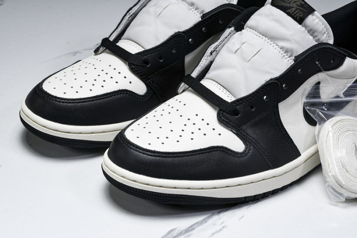 Air Jordan 1 Low OG “Mocha”  CZ0790-102