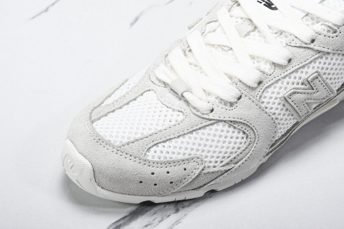 New Balance Miu