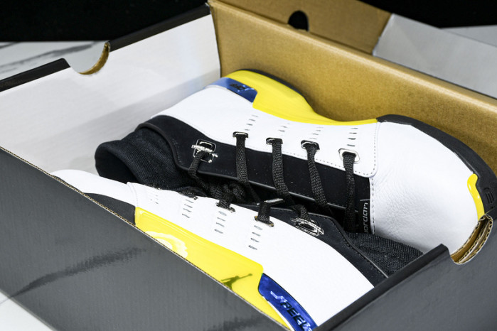Air Jordan 17 Low “Lightning”  FJ0395-100