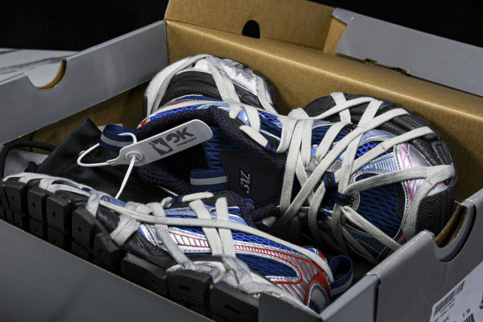 BLEN  Phantom Sneaker 778698 W3XLL 0525