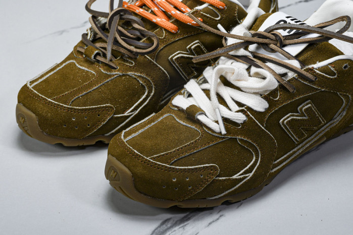 New Balance Mi­u