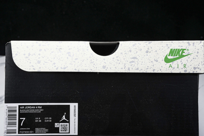 Air Jordan 4 Retro  912853-783902