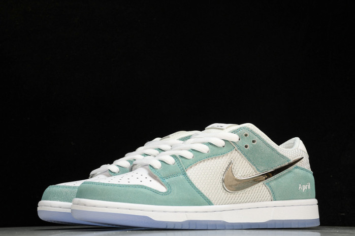 APRIL SKKATEBOARDS x NK SB Dunk Low   FD2562-400