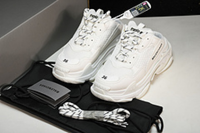Ba*len*cia*ga triple s  w2f5-0125