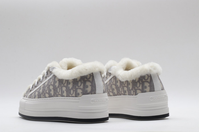 D designer sneaker