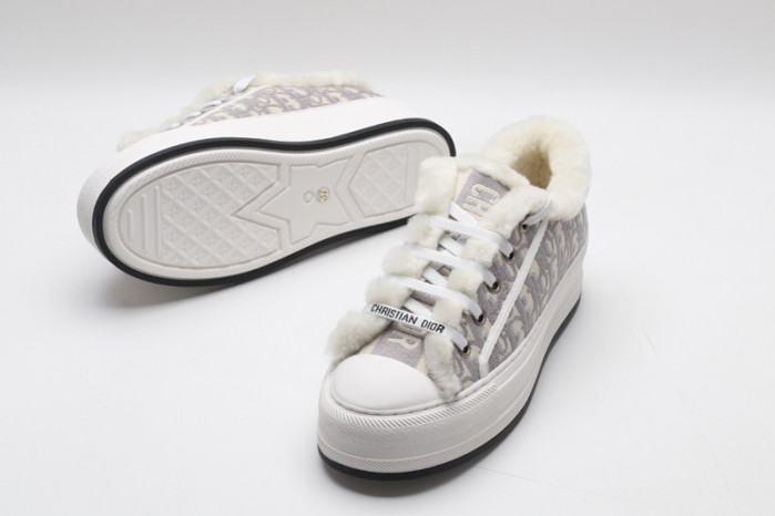 D designer sneaker