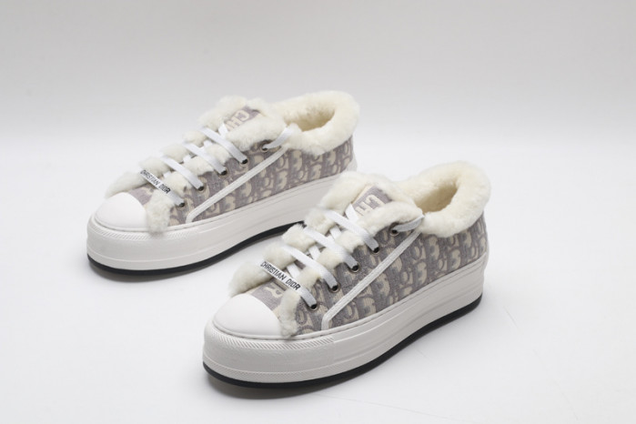 D designer sneaker
