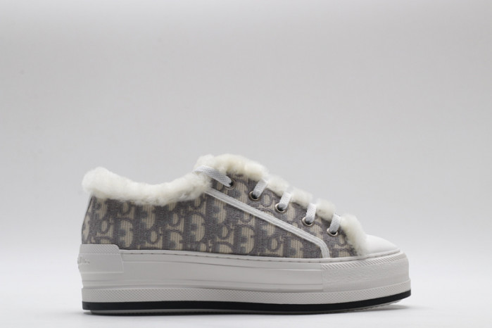 D designer sneaker