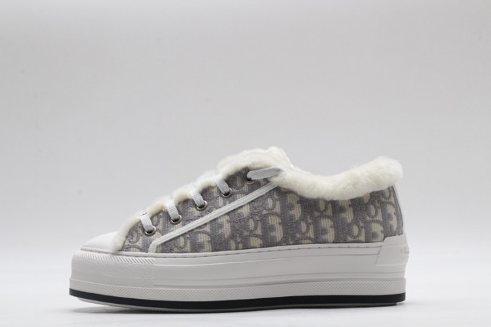 D designer sneaker