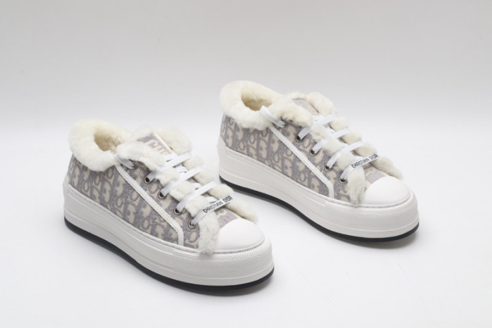 D designer sneaker