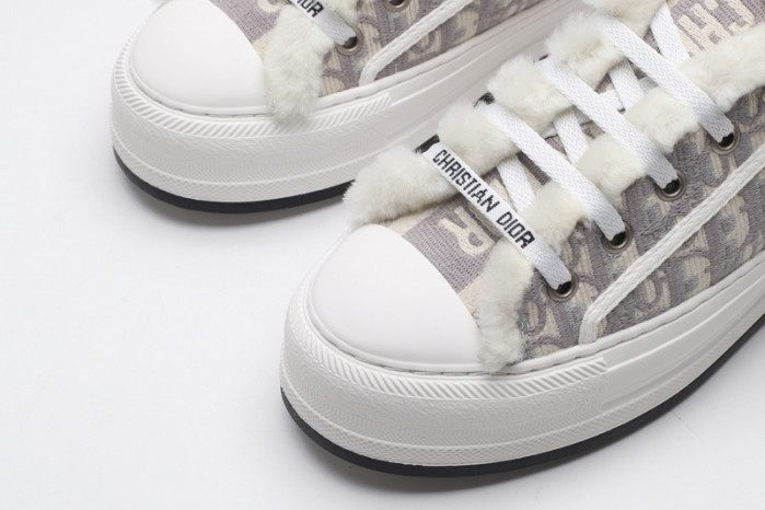 D designer sneaker