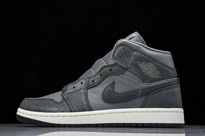 WMNS Air Jordan Mid SE  FJ3448-001