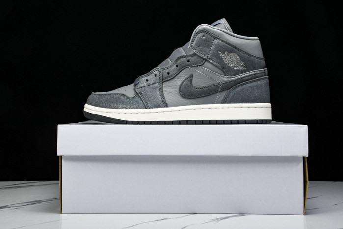 WMNS Air Jordan Mid SE  FJ3448-001