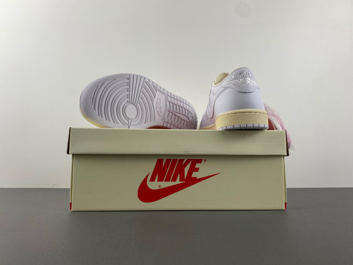 Travis Scott x Air Jordan  CQ4277-113