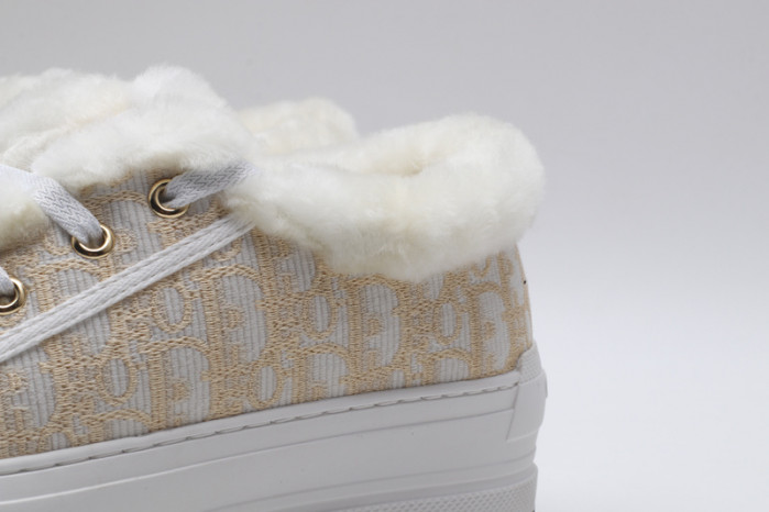 D designer sneaker