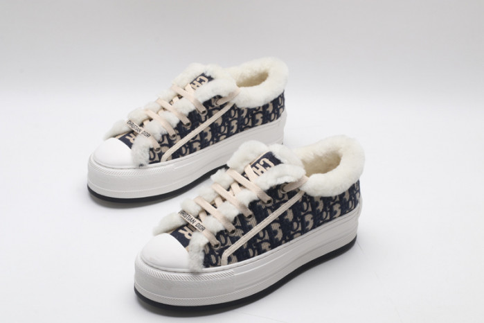 D designer sneaker