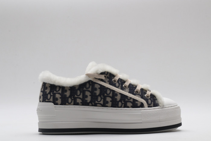 D designer sneaker