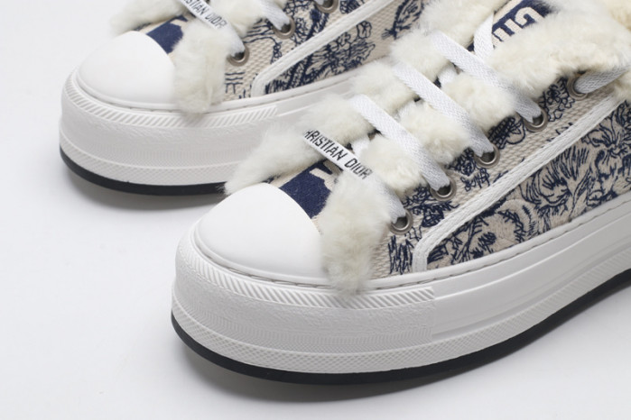 D designer sneaker