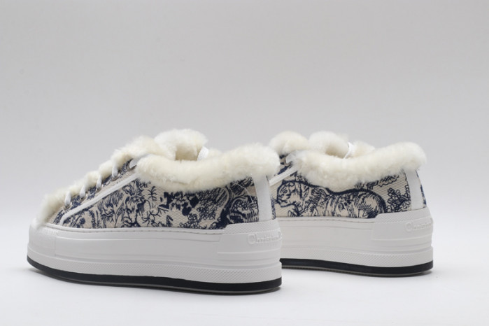 D designer sneaker