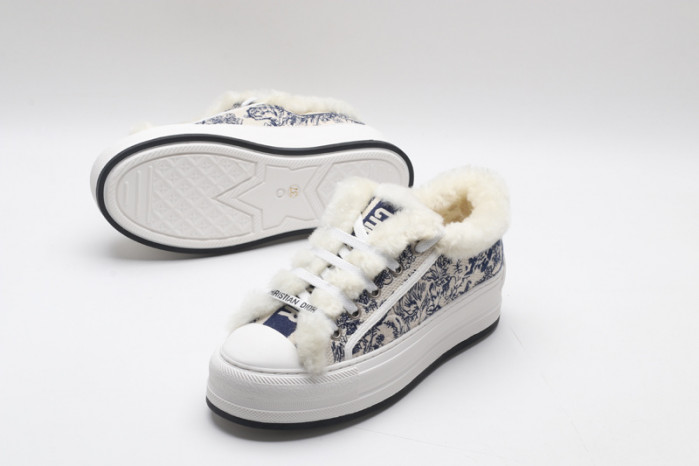 D designer sneaker