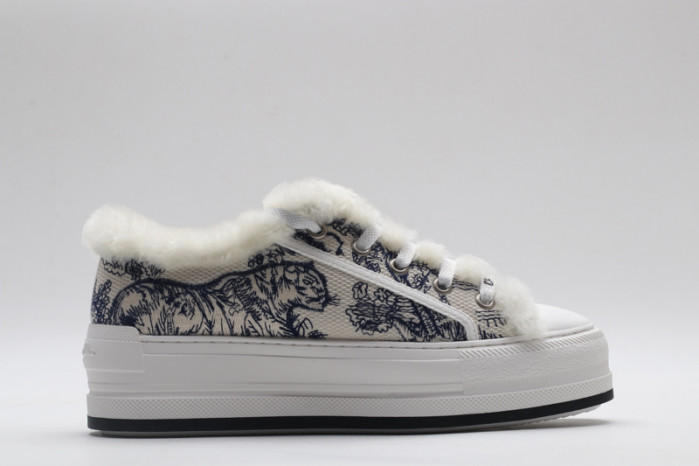 D designer sneaker