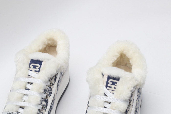 D designer sneaker
