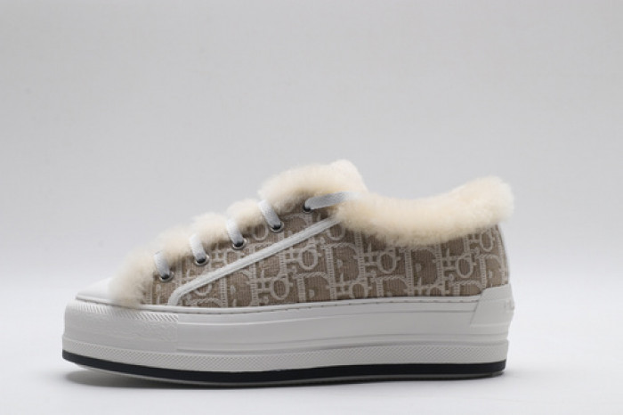 D designer sneaker