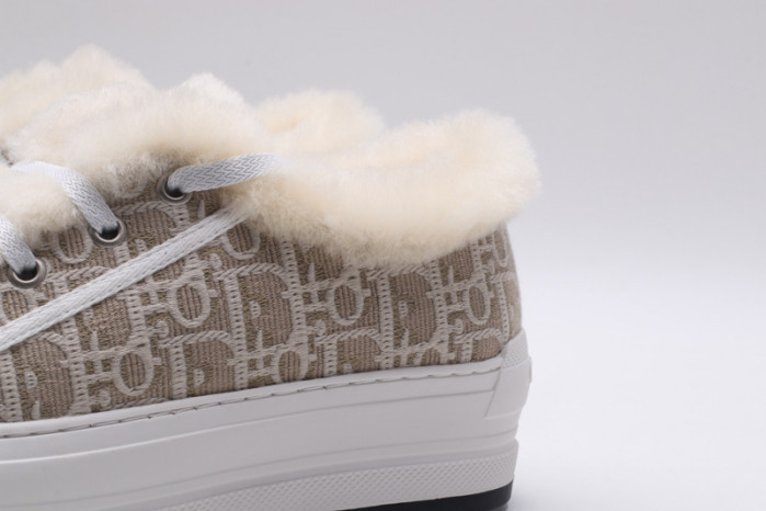 D designer sneaker
